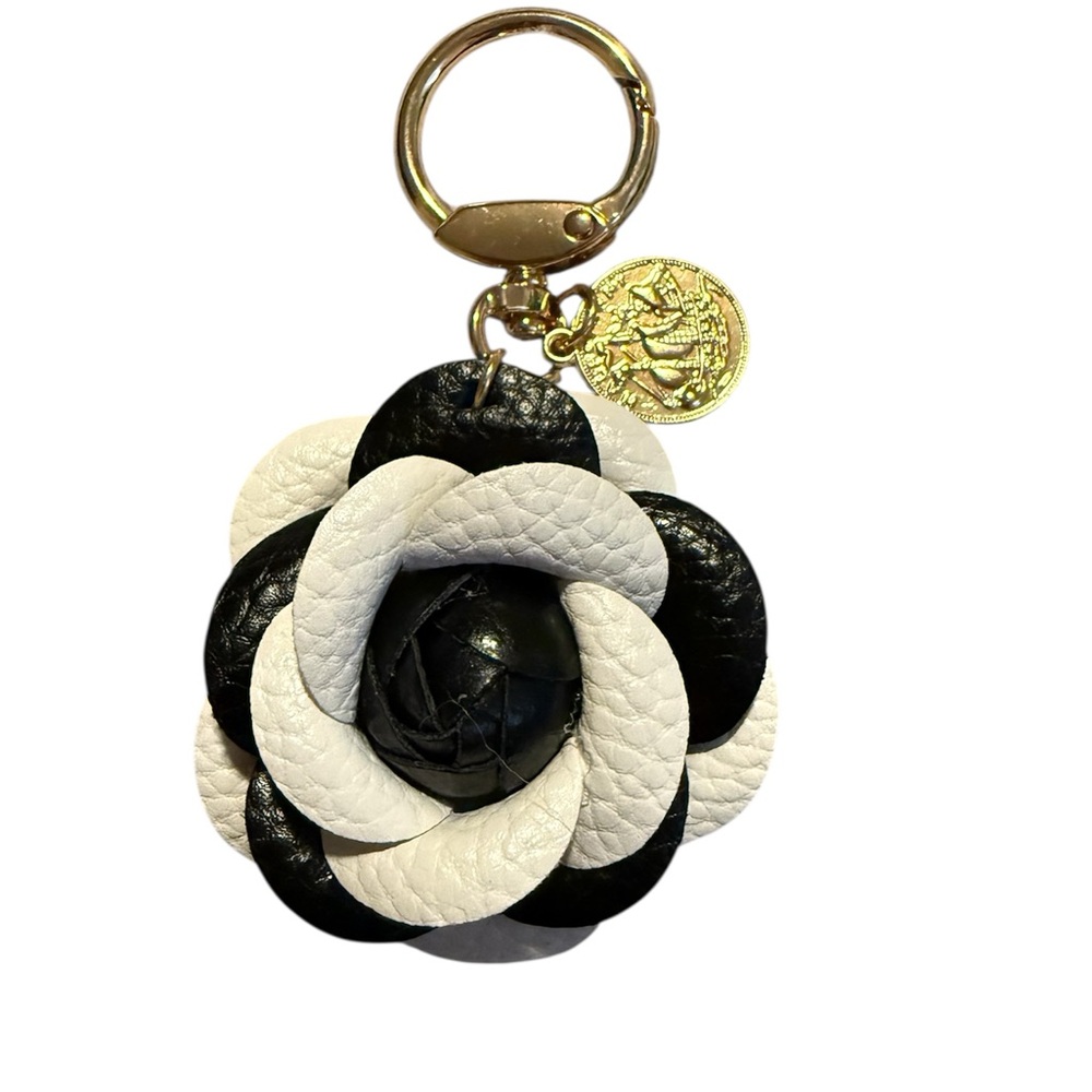 Black and White Floral Bag Charm/Keychain!!